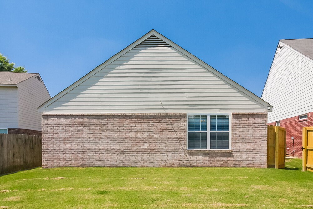 Building Photo - 9961 Fox Run Dr