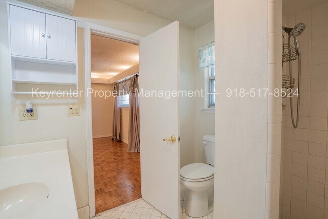 Building Photo - 3 Bed | 2 Bath in South Tulsa!