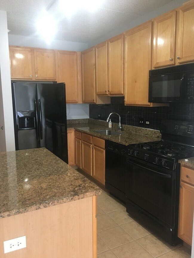 Building Photo - 515 Main St