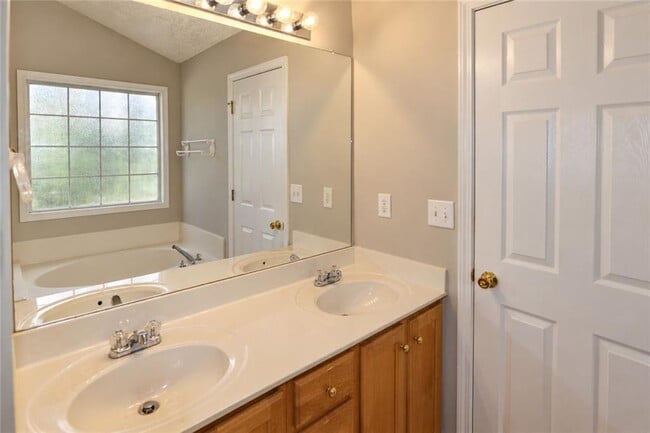 Building Photo - 227 Westwind Dr