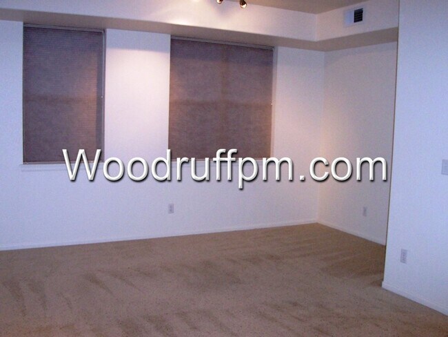 Building Photo - 3 Bed End Unit Townhome near Old Town Arvada