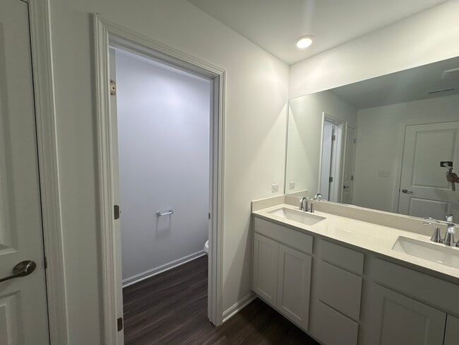 Building Photo - 25636 W Yorkshire Dr