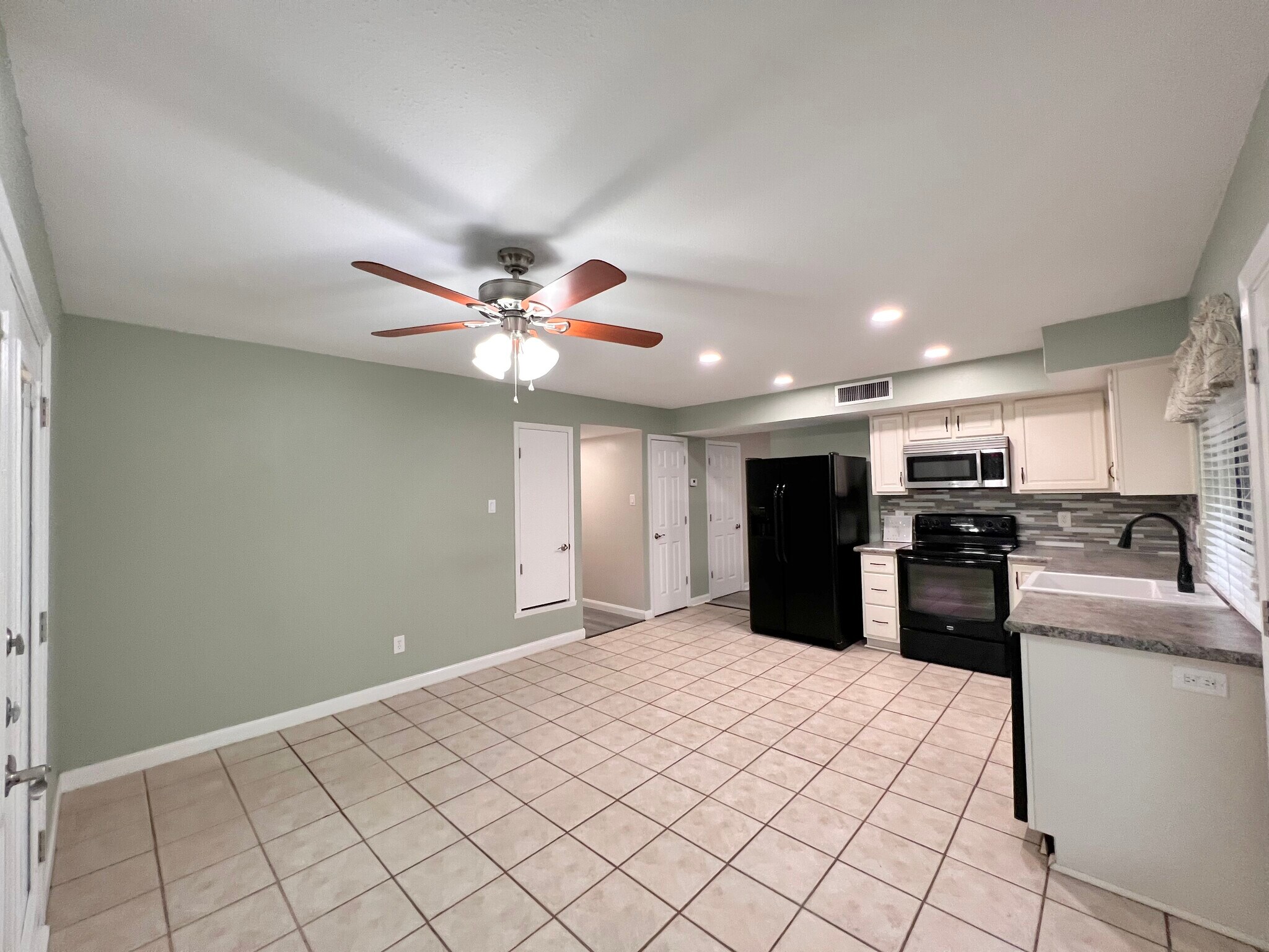 Building Photo - 2313 Placid Dr