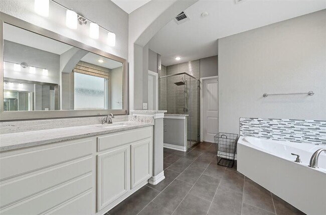 Building Photo - 311 Tangerine Dr