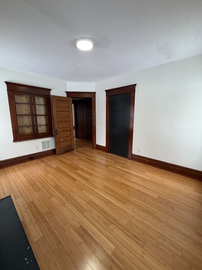 Building Photo - Fully Renovated 3BR in the Heart of Columbus