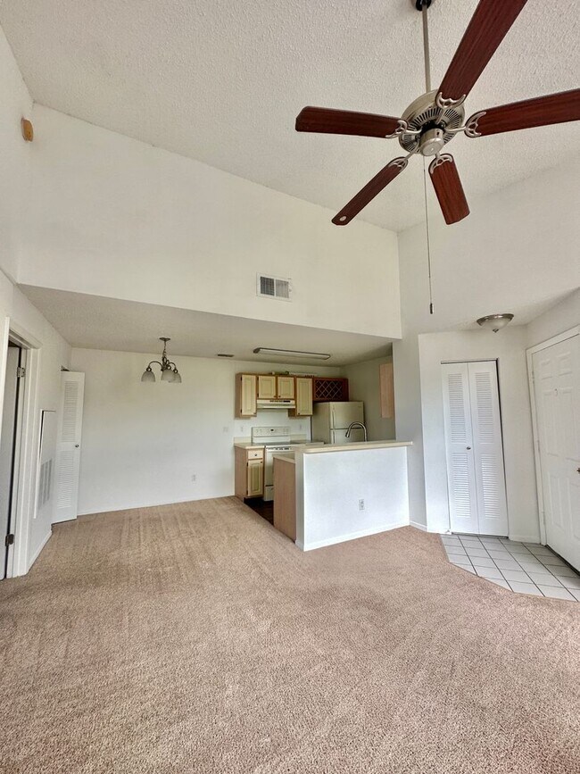 Building Photo - Beautiful 1 bed 1 bath condo in pristine l...
