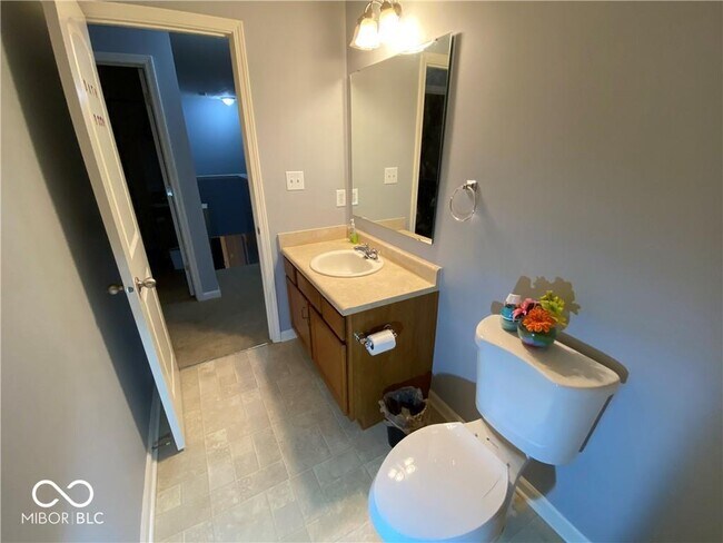 Building Photo - 5221 Bombay Dr