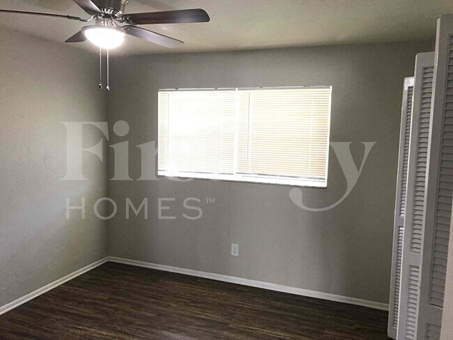 Building Photo - 3922 SE 2nd Ave