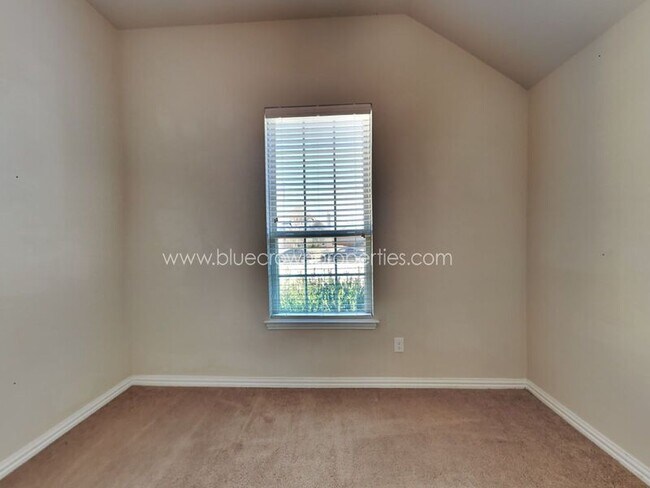 Building Photo - 1618 Sherwood Dr