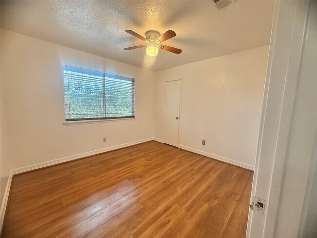 Building Photo - 3602 Brier Gardens Dr