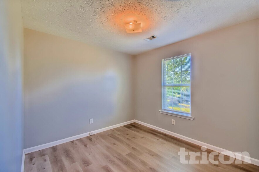 Building Photo - 790 White Dove Dr