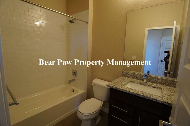 Building Photo - Newer Townhome in Lakewood!!