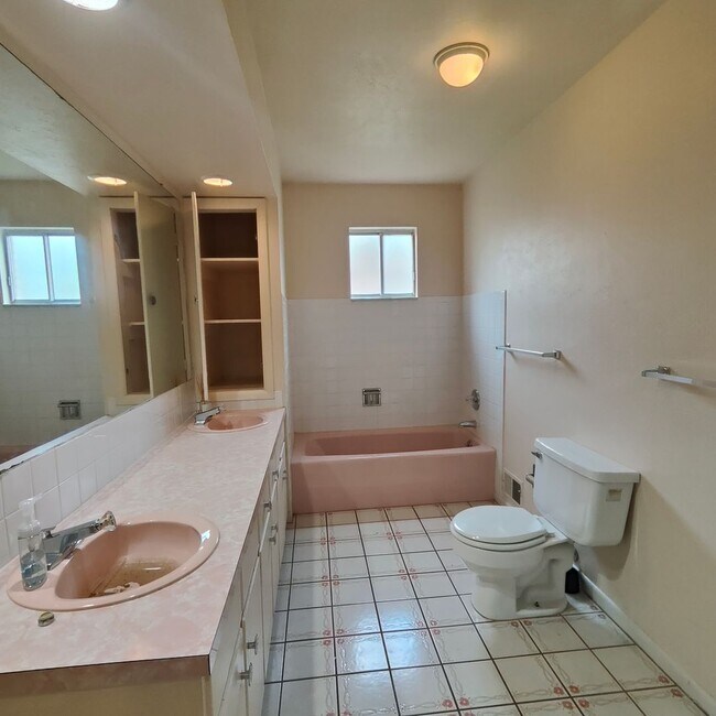 Building Photo - 3 Bedroom Home in Frederick - Available Now!