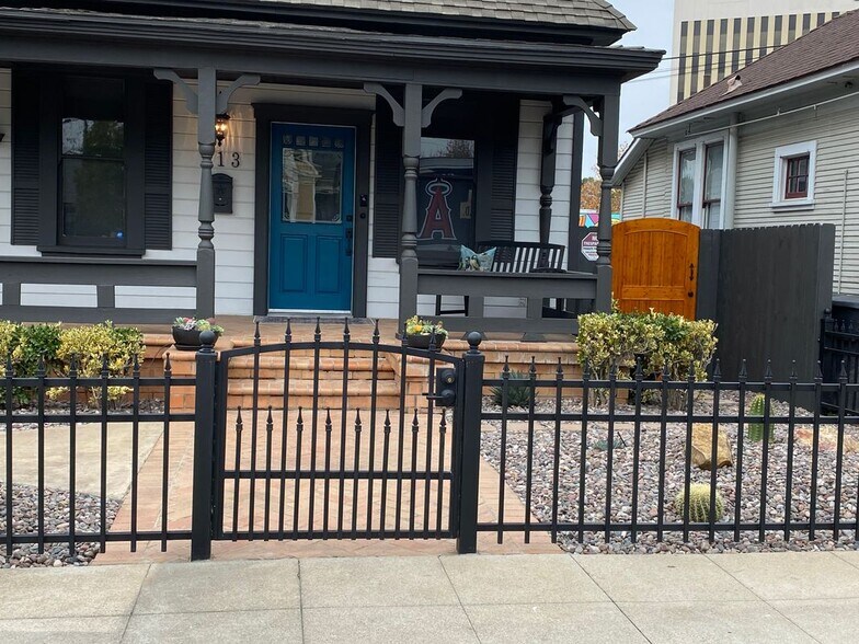 Building Photo - 213 E Olive Ave