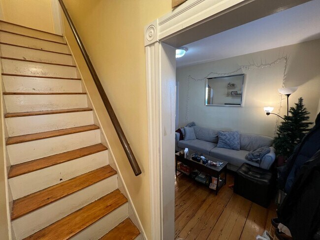Building Photo - Porter Sq. Location. Renovated Unit, Steps...