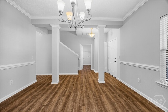 Building Photo - 8 Falkland Ave