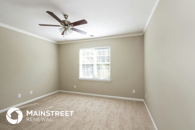 Building Photo - 2120 Highland Park Dr