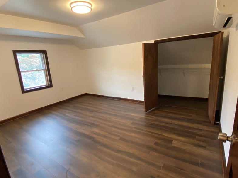 Master Bedroom - 284 Berkeley Rd