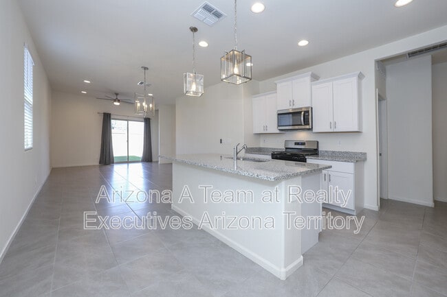 Building Photo - 4882 E Greenway Wash Dr