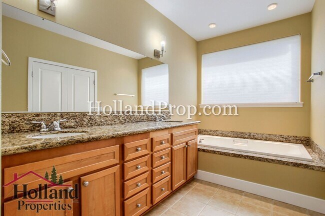 Building Photo - Beautiful 3-Bedroom Home with Covered Patio & Fenced Yard
