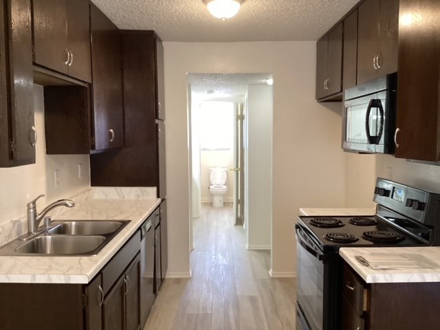 Building Photo - "Charming 1-Bedroom Retreat with 800 Sq Ft of Comfort in Lancaster!"