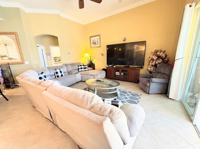 Building Photo - 885 SW Grand Reserves Blvd