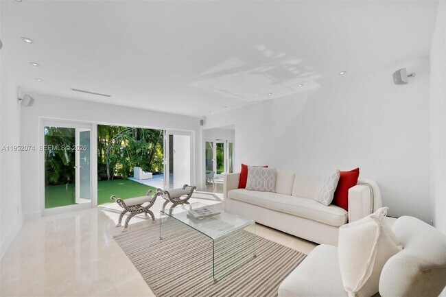 Building Photo - 1430 Baracoa Ave