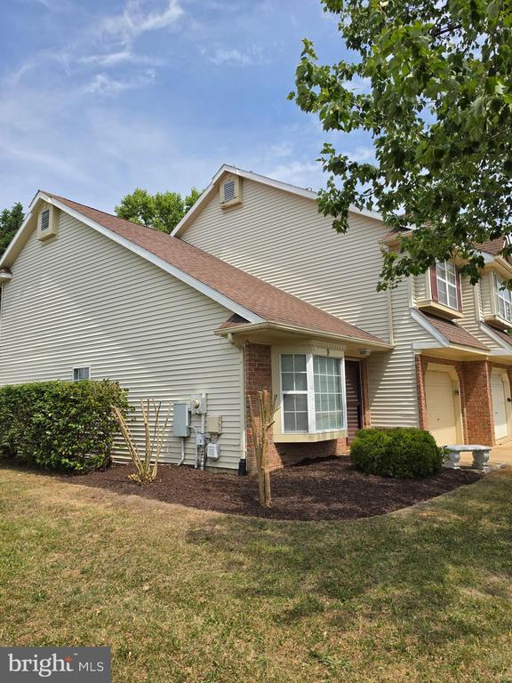 Building Photo - 9 Gristmill Dr