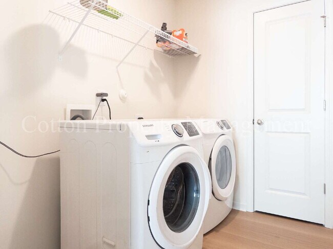 Building Photo - 3083 Day Dream Ln