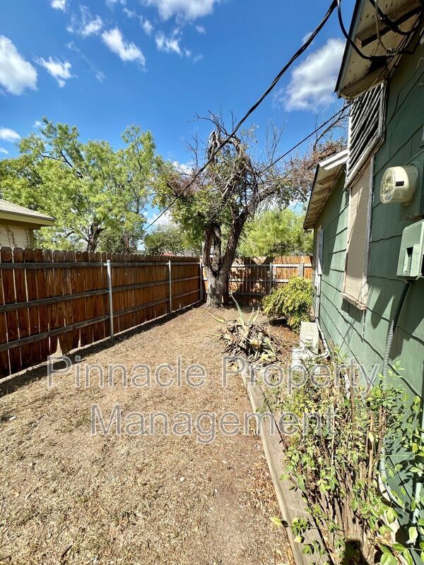 Building Photo - 310 S Van Buren St