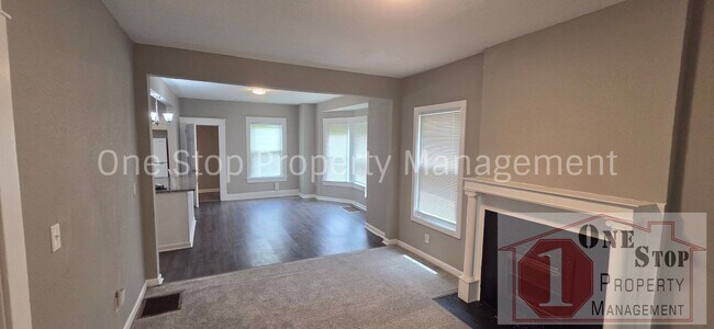 Building Photo - Beautiful 3 Bedroom 2 Bathroom in Kansas City!