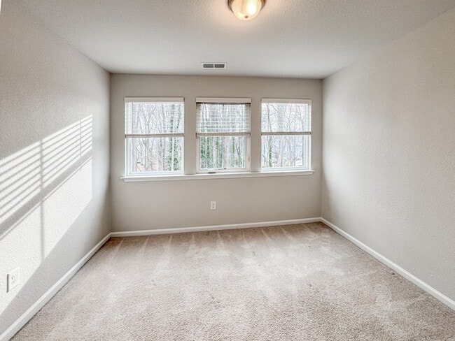 Building Photo - RENOVATED 4 BEDROOM/3 BATH IN VIRGINIA BEACH! READY FOR RENT!!