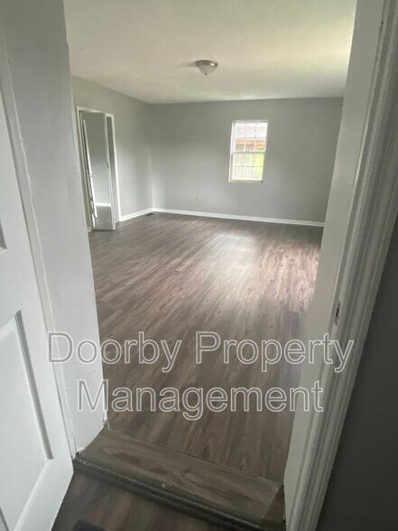 Building Photo - 2700 N Orchard Knob Ave