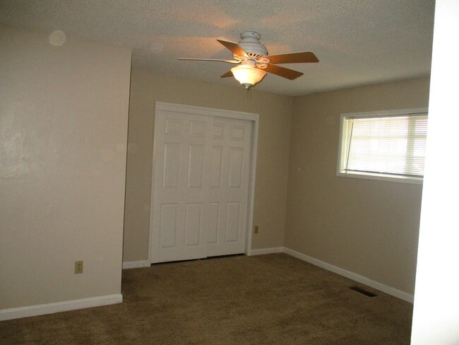 Building Photo - Wow!! 2 Master Suites