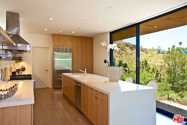 Building Photo - 6228 Sycamore Meadows Dr