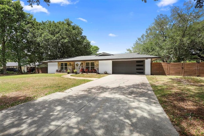 Primary Photo - 412 Pinar Dr
