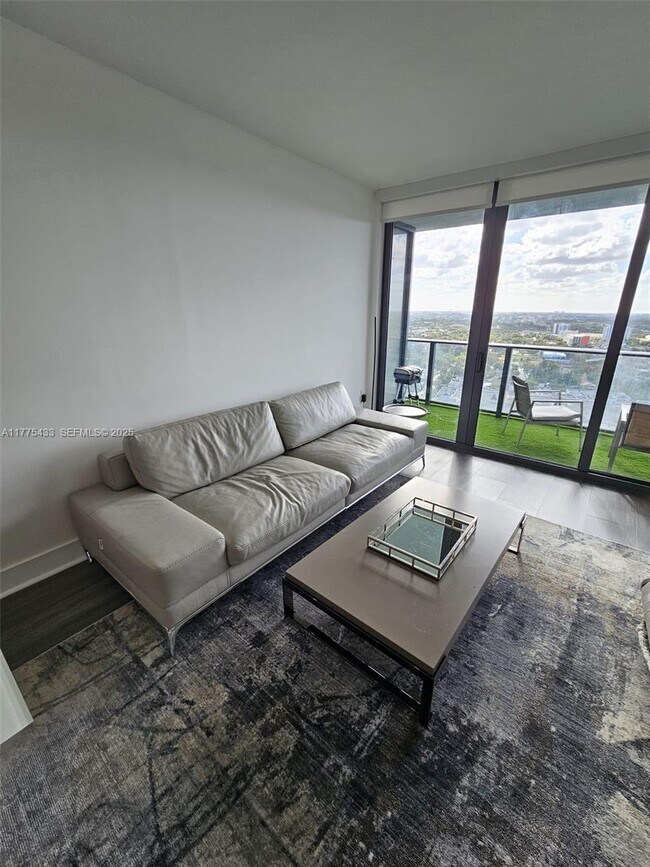 Building Photo - 121 NE 34th St