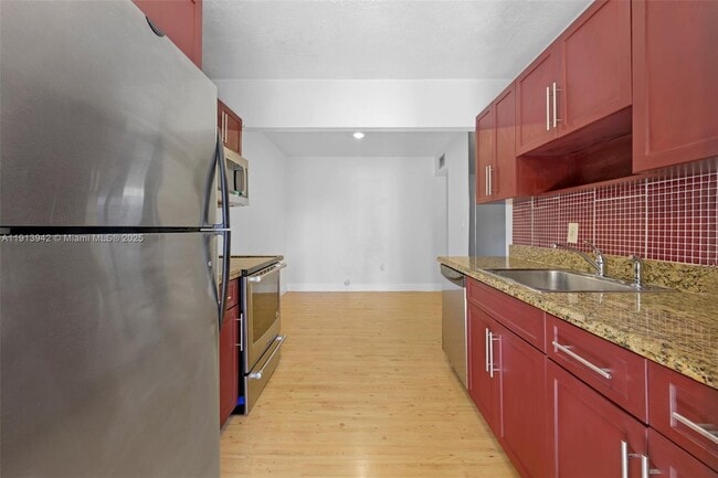 Building Photo - 415 NE 2nd St