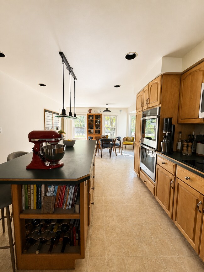 Building Photo - 33 Northwood Dr
