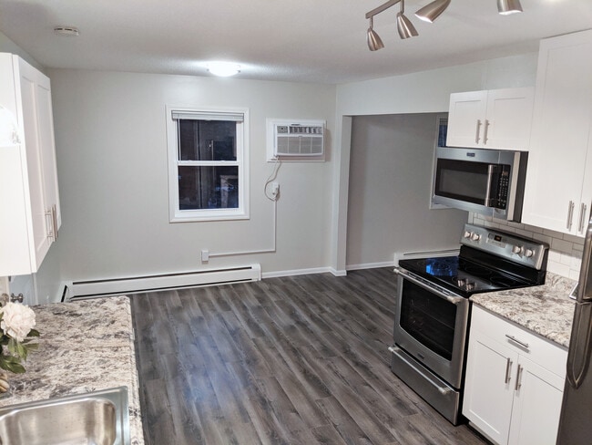 Building Photo - 501/503