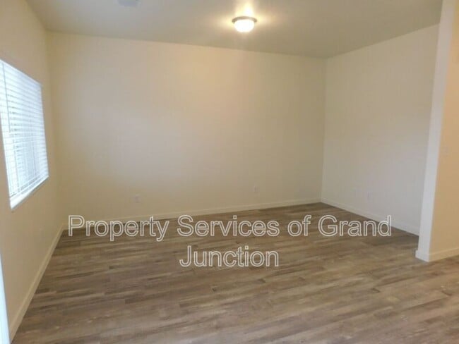 Building Photo - 662 Brookwillow Dr