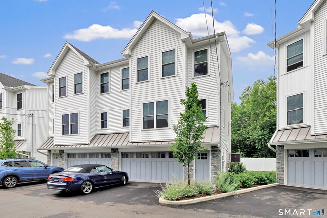 Building Photo - 884 Oldfield Road