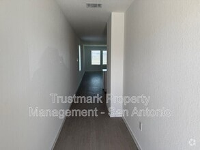 Building Photo - 1527 Silver Crk