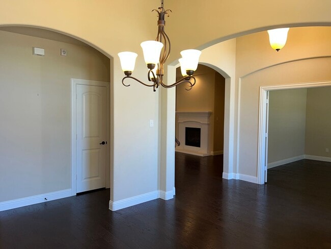 Building Photo - Cameron Lane