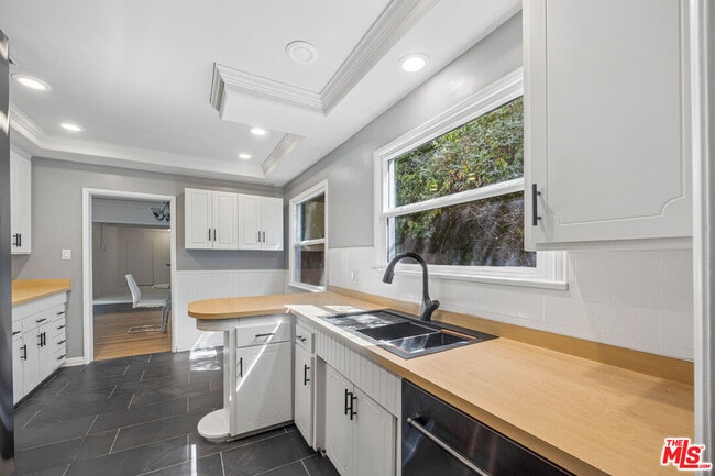 Building Photo - 3262 Woodbine St