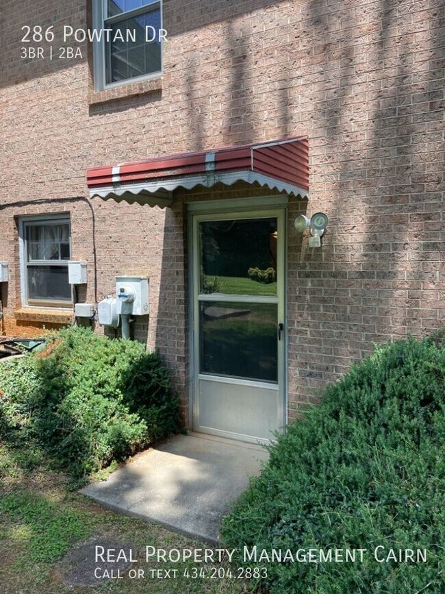 Building Photo - Spacious 3 Bedroom 2 Bath With 2 Car Garag...