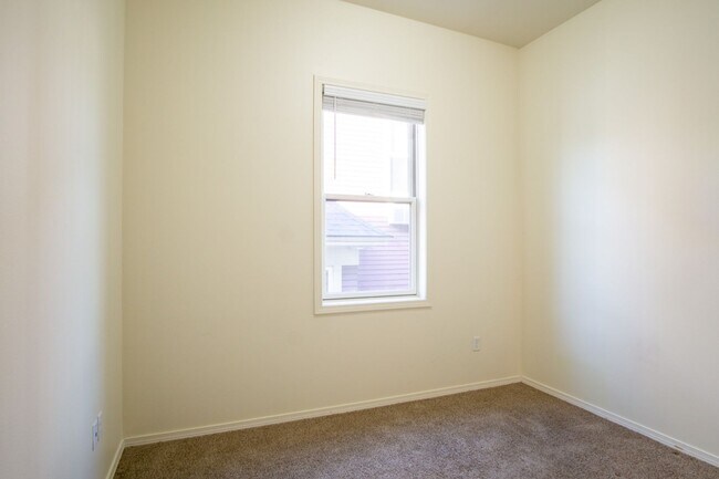 Building Photo - Corner 2 Bedroom with DW, W/D, Fireplace + Juliette Balcony!