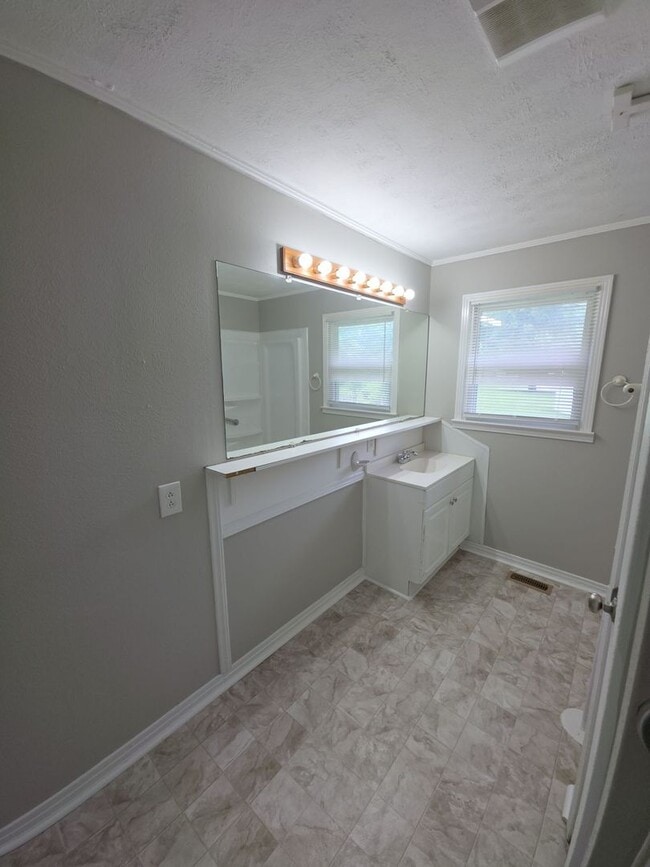 Building Photo - 3 Bedroom / 2 Bath – Accessible Home in Algood