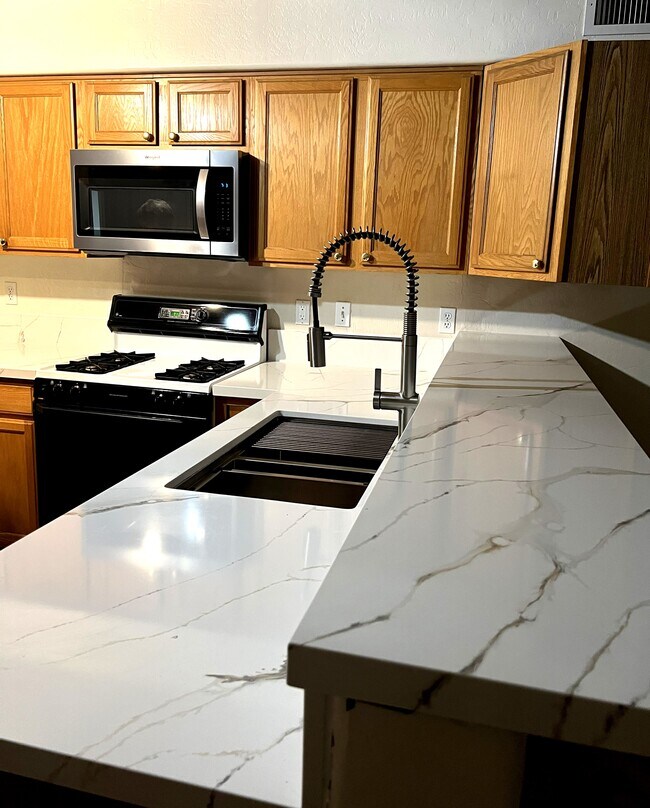 Building Photo - 519 W Douglas Ave