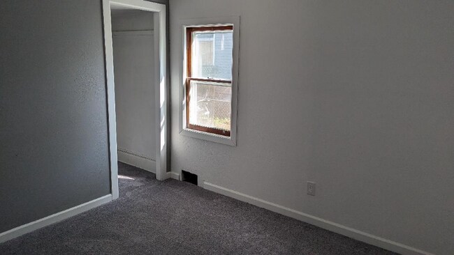 Building Photo - 2262 S Hamilton St